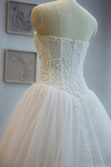 Noble strapless lace decal sheer off shoulder and floor length floor mopping wedding dress