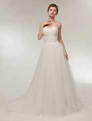 Strapless Wedding Dresses Ivory Sweetheart Neckline Bridal Gown Feathers Tulle Wedding Gown With Train