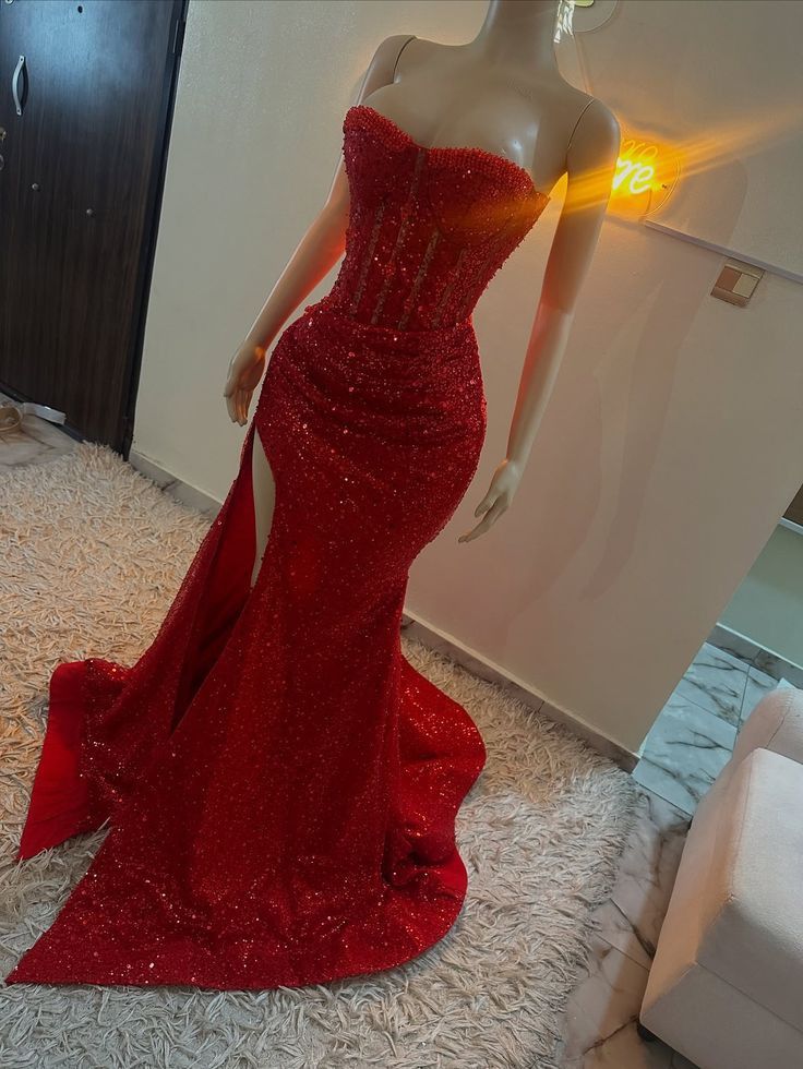 Stunning Mermaid Red Formal Dresses Strapless Leg Slit Prom Dress Tight