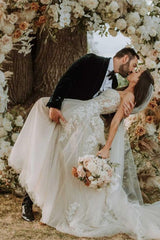 Sweetheart A-Line Wedding Dress with Lace Appliques in Tulle