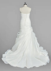 Sweetheart Mermaid Organza Wedding Dress With Ruching and Ruffles