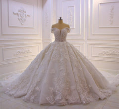 Sweetheart Off-the-Shoulder Backless Lace Wedding Dress Ruffles with Tulle Appliques