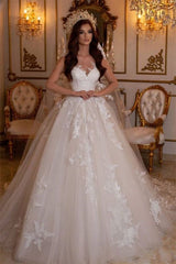 Tulle Ball Gown Sweetheart Wedding Dress with Flower Embroidery