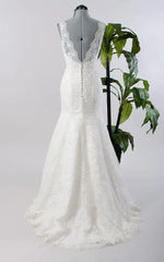 Sleeveless Lace Appliques Backless Sexy Wedding Dress with Sash