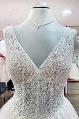 Unieke ivoor lange prinses v-neck tule kanten trouwjurk