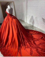 Unieke lange prinses lieverd backless appliques kanten satijnen trouwjurk