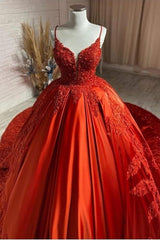 Unieke lange prinses lieverd backless appliques kanten satijnen trouwjurk