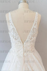 V-neck Appliques Tulle Chapel Train Wedding Dress