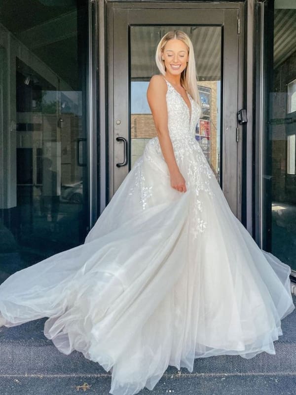 V Neck Ivory Lace Wedding Dresses Sleeveless Aline Simple Bridal Dress