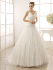 V-Neck Mermaid Brides Wedding Dress With Flowers Detailing