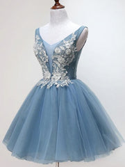 Verons de bal courts en dentelle bleue,
