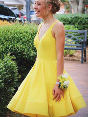 Cou cou de cou court-jaune robes de bal jaune, couches de remise de graduation en V jaune en V