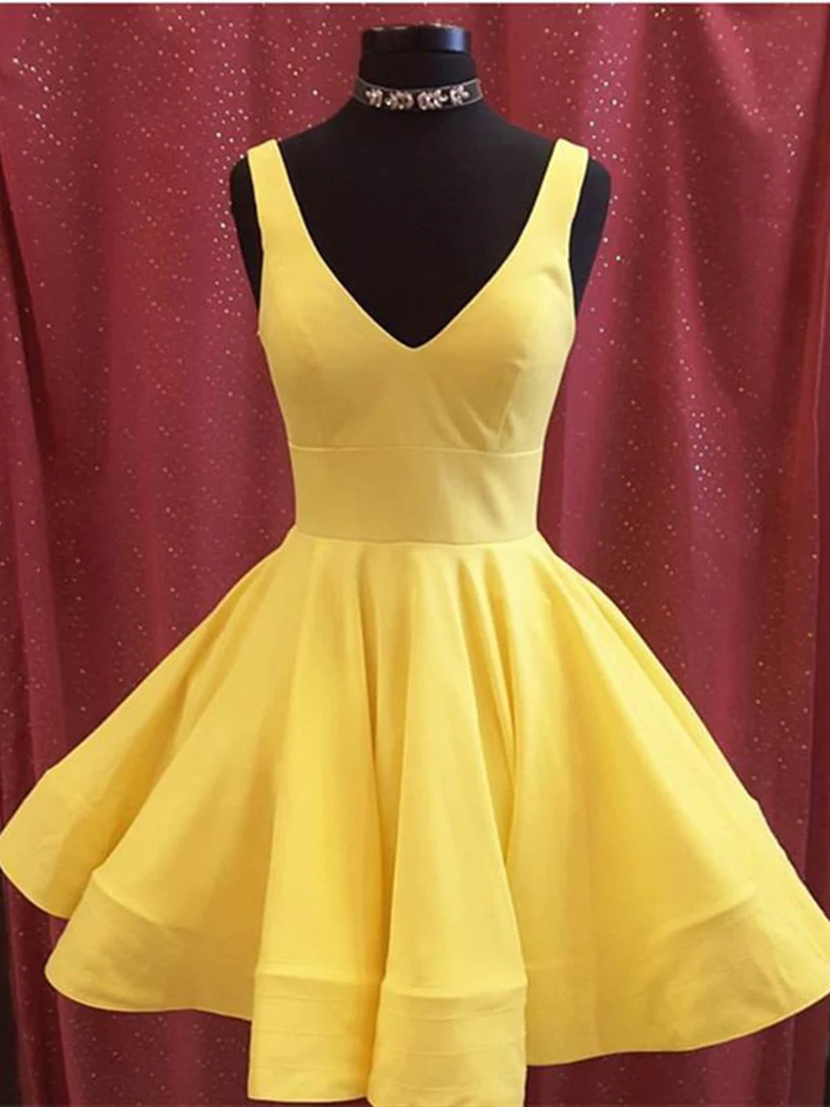 Cou cou de cou court-jaune robes de bal jaune, couches de remise de graduation en V jaune en V