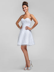 Princess / A-Line Bridesmaid Dress Sweetheart Sleeveless Knee Length Lace with Lace / Sash / Ribbon / Criss Cross