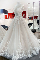 Vintage Long A-Line Jewel Tule Ruffles trouwjurk met kantapparaten