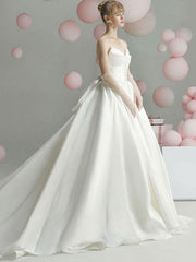 Vintage Wedding Dresses Cathedral Train Strapless Sleeveless Bows Satin Bridal Gowns