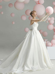 Vintage Wedding Dresses Cathedral Train Strapless Sleeveless Bows Satin Bridal Gowns
