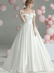 Vintage Wedding Dresses Chapel Train Sweetheart Neck Sleeveless Ruffles Satin Fabric Bridal Gowns