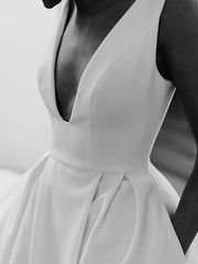 Vintage Wedding Dresses V Neck Sleeveless Satin Pleated Bridal Gowns With Train