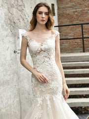 Mermaid Wedding Dress Jewel Neck Sleeveless Lace Bridal Dress With Train
