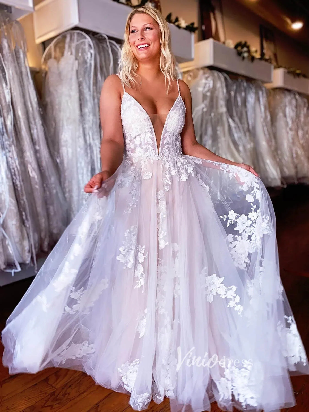Plunging V-neck Lace Appliqued Wedding Dresses Spaghetti Strap VW2075