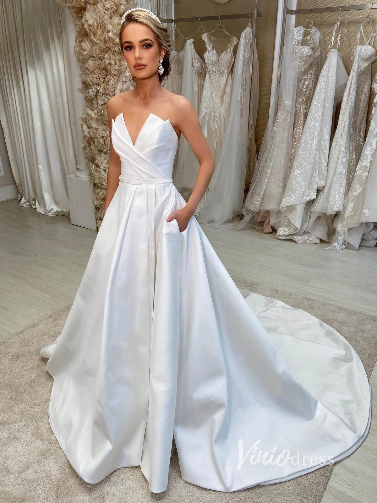 Strapless V-neck Satin Wedding Dresses with Pockets VW2084