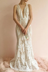 Vintage Sheath Wedding Dress Plunging V-neck VW1391