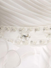 Wedding Dresses Princess Ball Gowns Strapless Sweetheart Neckline Pleated Frills Beaded Sash Tulle Ivory Bridal Dress With Train