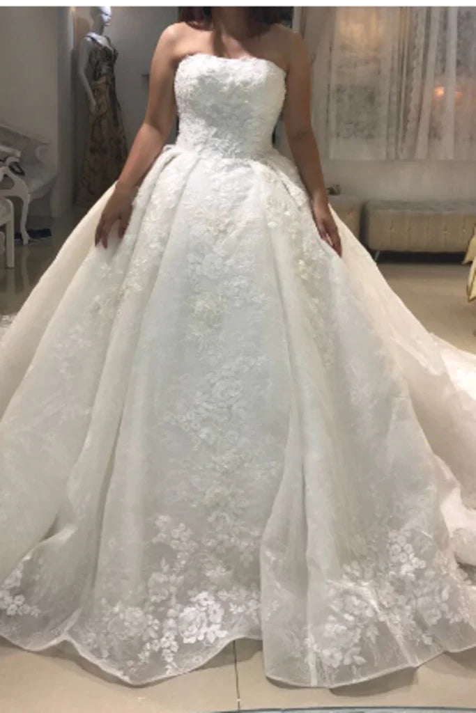 Gorgeous Ball Gown Lace Applique Strapless Wedding Dresses with Train