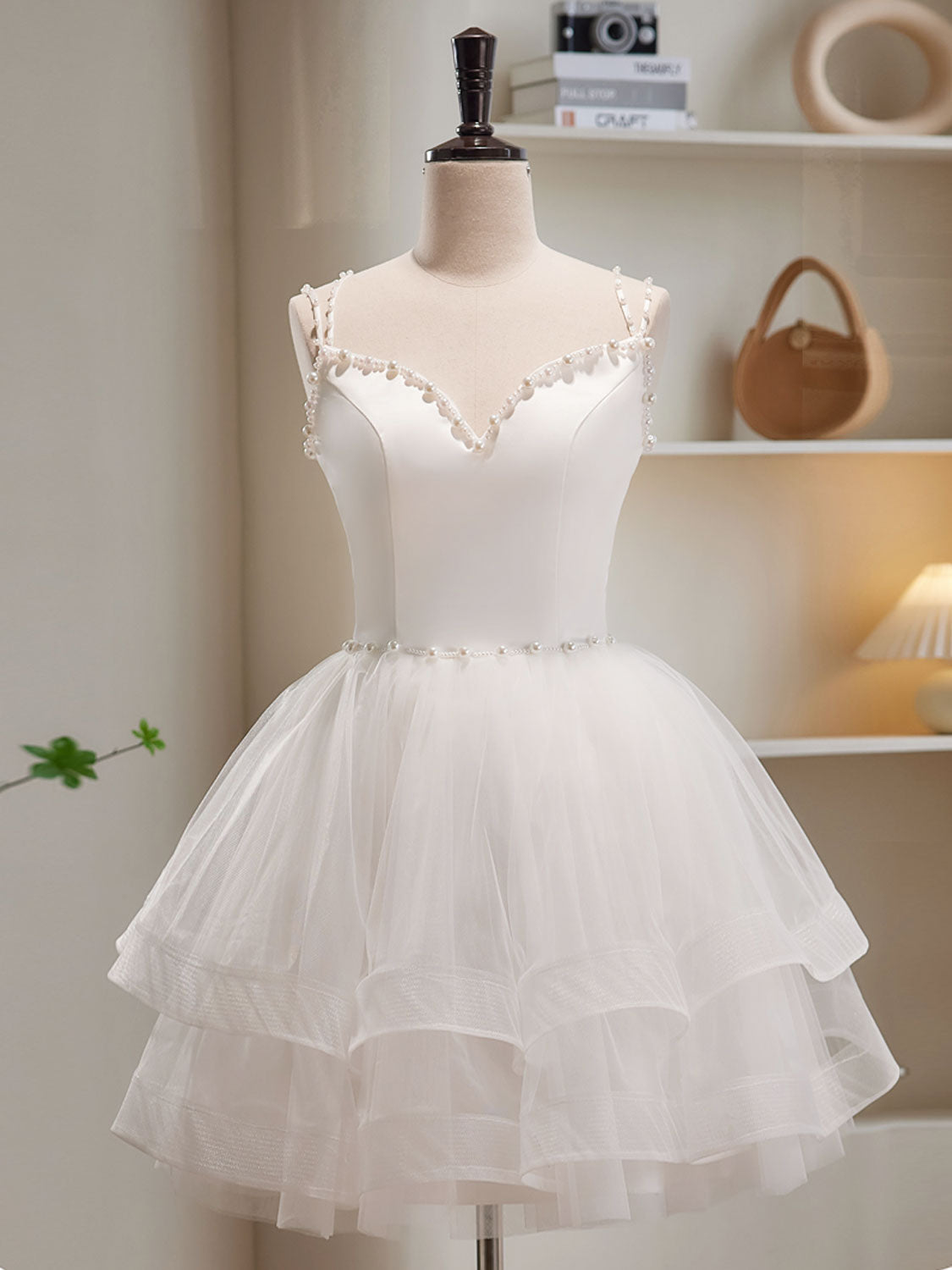 Robes de bal courtes en tulle blanc, robes de retour à la maison bouffées blanches mignonnes