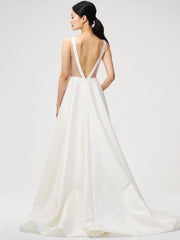 White Vintage Wedding Dress Chapel Train Strapless Sleeveless Pockets Satin Fabric Traditional Dresses For Bride