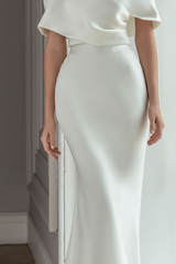 White Vintage Wedding Dress With Train Satin Off The Shoulder Wedding Dress Pleated Mermaid Bridal Gowns