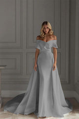 White Vintage Wedding Dress With Train Satin Off The Shoulder Wedding Dress Pleated Mermaid Bridal Gowns