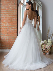 White Wedding Dress Designed Neckline Sleeveless Backless Zipper Tiered With Train Tulle Long Bridal Gowns