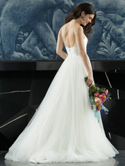 White Wedding Dress Designed Neckline Sleeveless Backless Zipper Tiered With Train Tulle Long Bridal Gowns