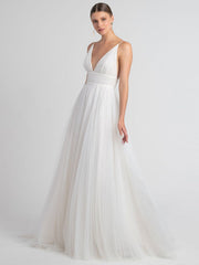 White Wedding Dress V-Neck Sleeveless With Train Backless Long Bridal Dresses