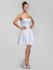 Princess / A-Line Bridesmaid Dress Sweetheart Sleeveless Knee Length Lace with Lace / Sash / Ribbon / Criss Cross