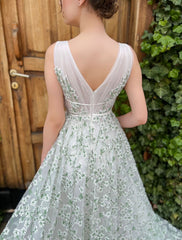 A-Line Evening Gown Floral Dress Wedding Sweep / Brush Train Sleeveless V Neck Tulle with Strappy