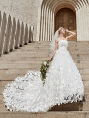 Engagement Open Back Formal Wedding Dresses Ball Gown Square Neck Strapless Chapel Train Lace Bridal Gowns With Crystals Flower