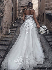 Sleeveless A-Line Sweetheart Appliques Tulle Wedding Dress
