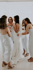 Simple V-neck Spaghetti Strap Side Slit Short Bridesmaid Dresses.DB10040