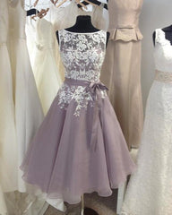 Vintage A-line Lace Appliques Scoop Neckline Tea Length Bridesmaid Dresses