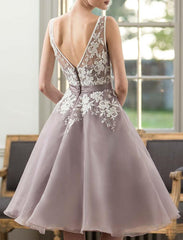 Vintage A-line Lace Appliques Scoop Neckline Tea Length Bridesmaid Dresses