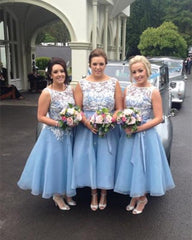 Vintage A-line Lace Appliques Scoop Neckline Tea Length Bridesmaid Dresses