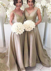 Chic Taffeta Bridesmaid Dresses With Pleats