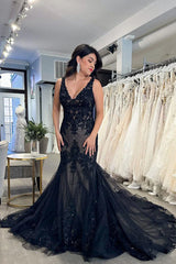 Black V Neck Backless Lace Trumpet Mermaid Prom Dress