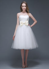 Wonderful Polka Dot Tulle Jewel Neckline Knee-length A-line Wedding Dresses