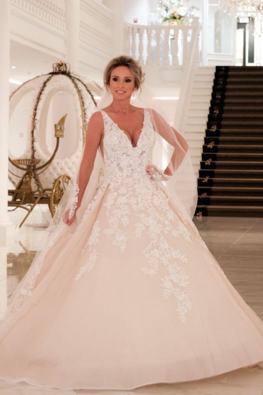 Tulle Appliques V Neck Lace Appliques Champagne Wedding Dress