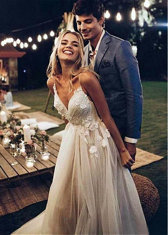 Sexy Beach Tulle Spaghetti Straps 3D Flowers A-line Wedding Dress