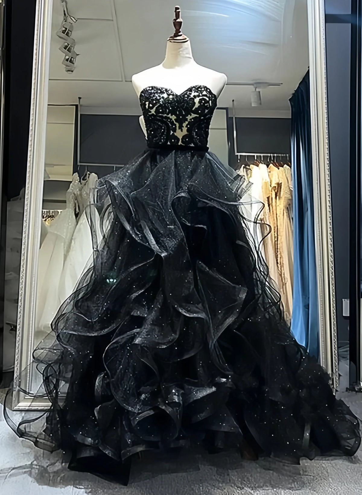 Black Sweetheart Ruffles Appliques Prom Dress